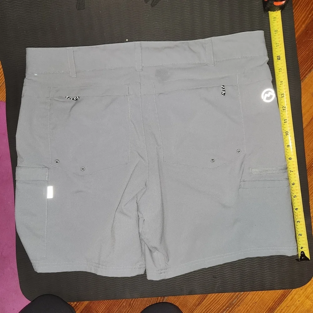 Magellan Outdoors Light Gray Cargo Shorts